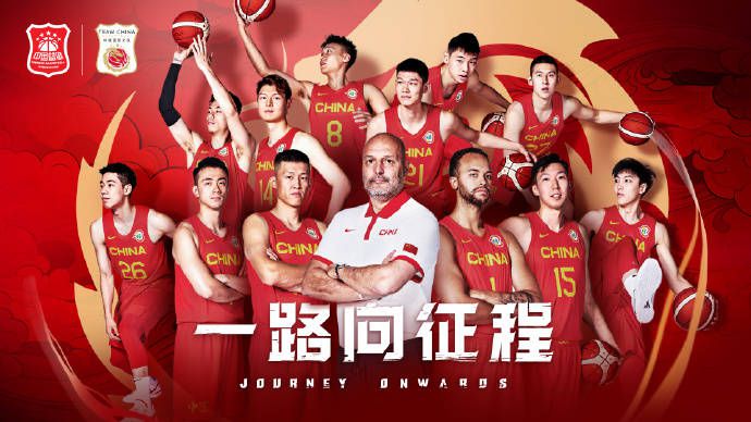 白莲教徒接下满清年夜臣纳兰元述（甄子丹）所下的对于革命党人的号令后，在广州陌头借“扶清灭洋”的标语年夜肆拆台洋人的使馆、教堂等地皮，乃至连小学生也不放过，他们的行为令黄飞鸿（李连杰）、十三姨（关之琳）与梁宽（莫少聪）异常愤恚。 在某个医学会议上，黄飞鸿与革命党魁首孙文（张铁林）一见如故，发现革命党人对救国更具远见时，他决议帮忙革命党人逃过恶运。随后，他直捣白莲教总坛决胜九宫真人，揭开迷信假像，又因奋慨国运衰竭平易近智末开，不吝与纳兰元述决一死战。